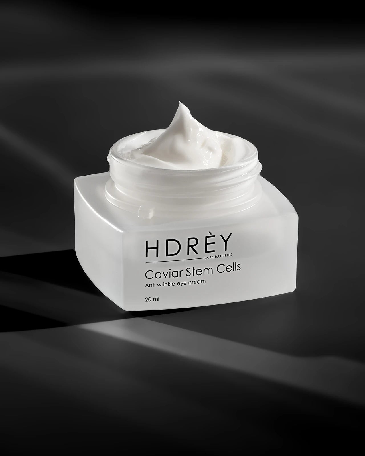 Przeciwzmarszczkowy krem pod oczy z ekstraktem z kawioru i komórkami macierzystymi 20 ml