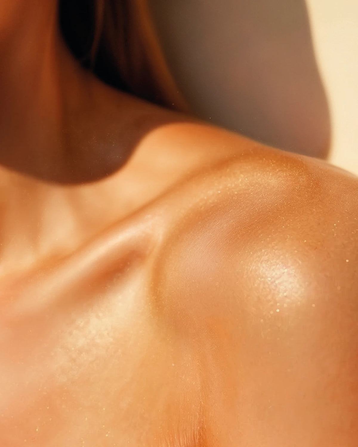 Rozświetlający olejek do ciała z efektem Gold Skin 100 ml