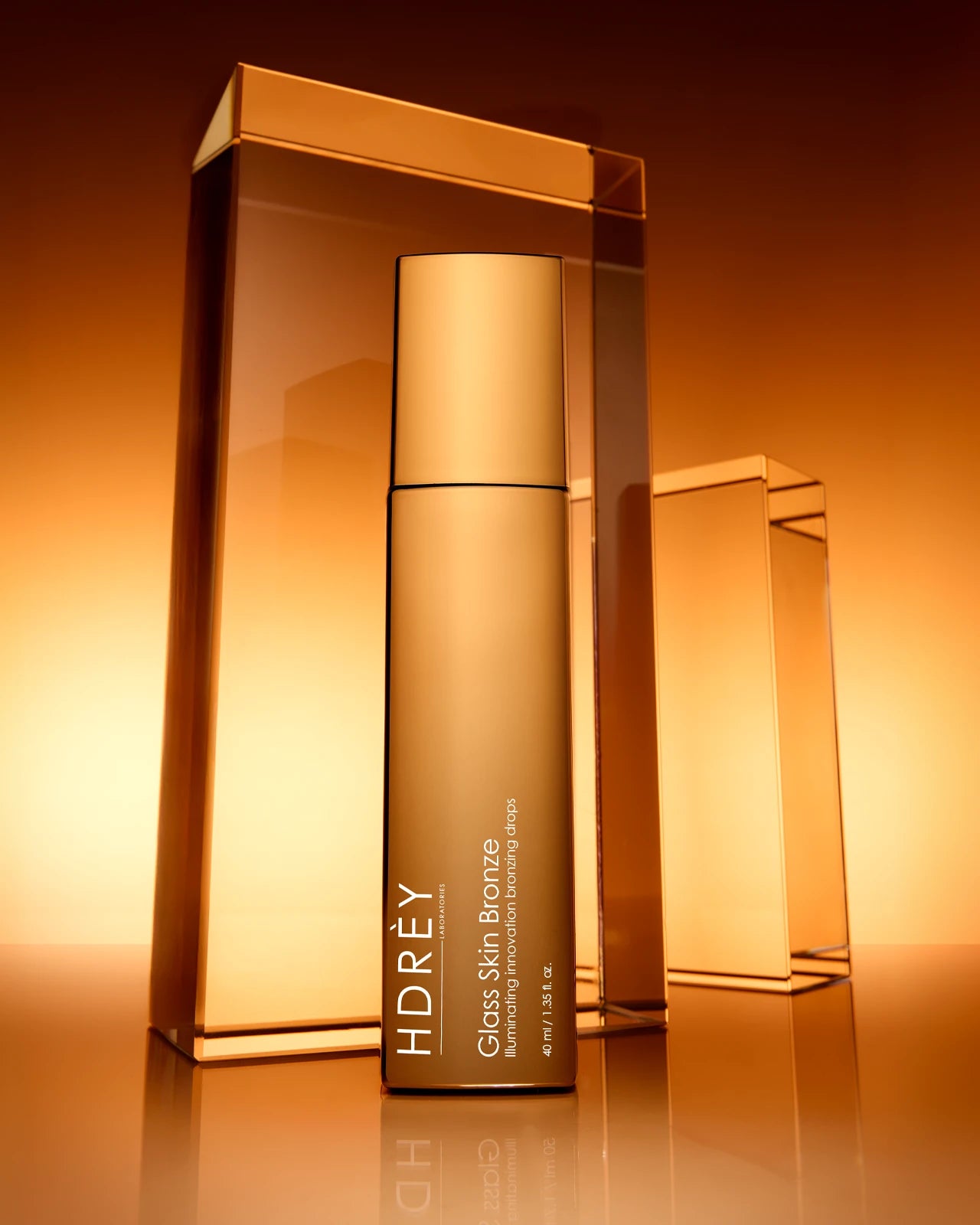 Rozświetlająco-brązujące serum GLASS SKIN BRONZE 40 ml