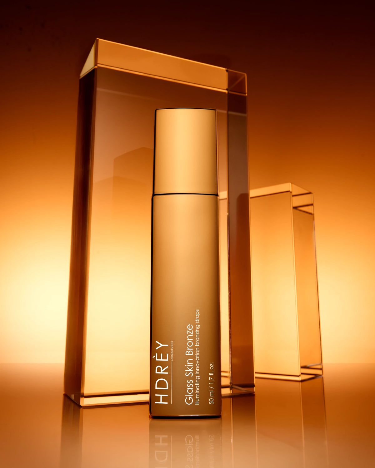 Rozświetlająco-brązujące serum GLASS SKIN BRONZE 40 ml