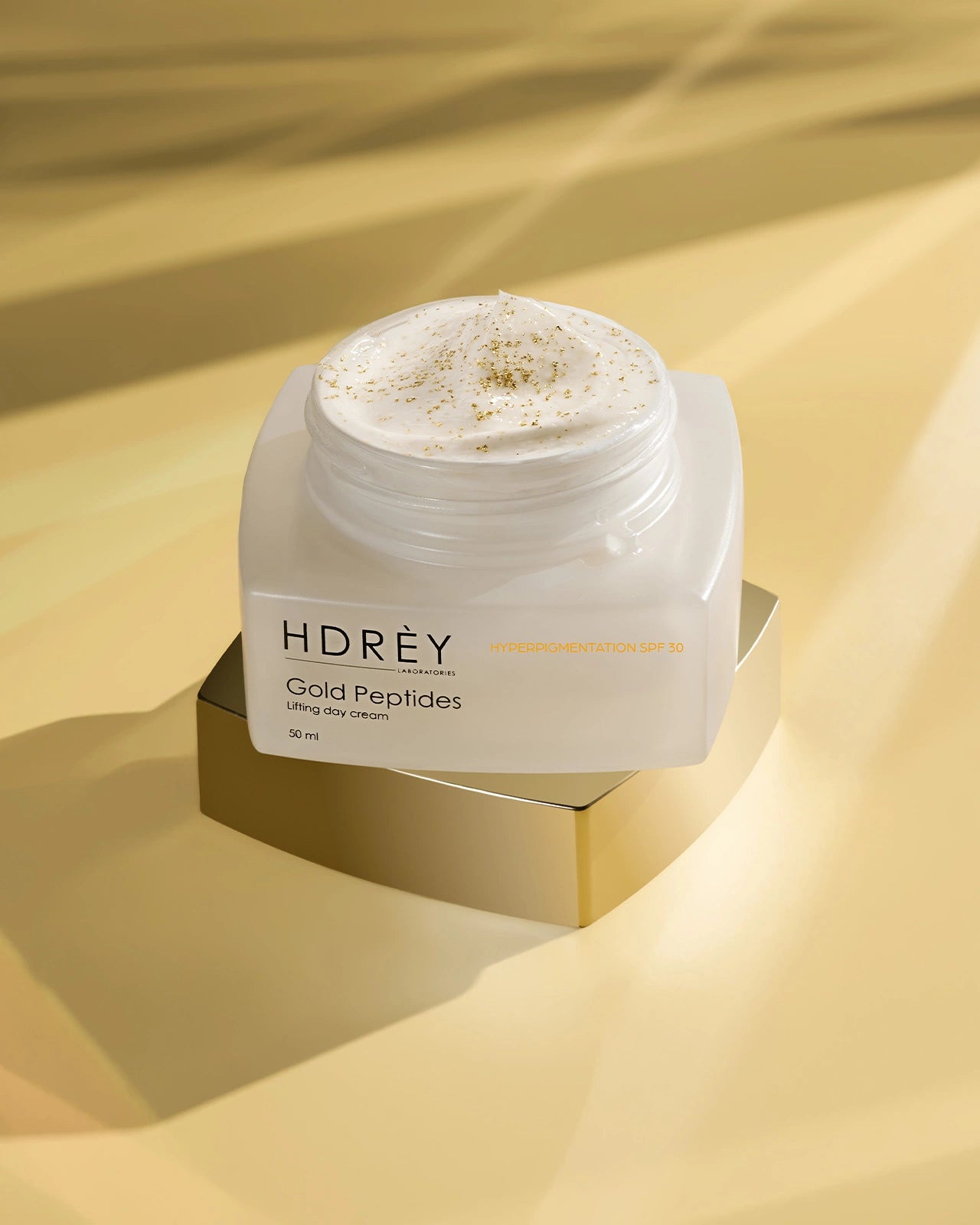 Liftingujący i nawilżający krem na dzień SPF 30 do skóry z przebarwieniami 50 ml
