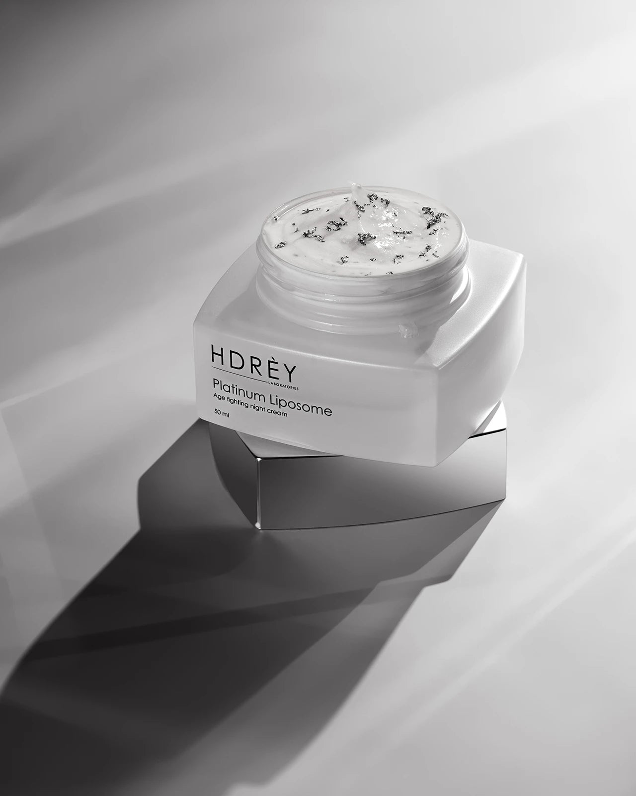 Przeciwstarzeniowy krem do twarzy na noc z platyną i liposomami 50ml