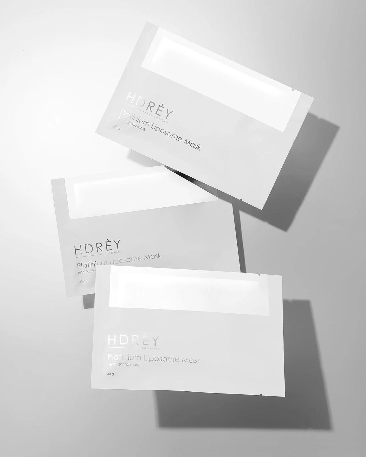 Przeciwstarzeniowe i regenerujące maski w płacie z niacynamidem i kwasem hialuronowym 3x30g