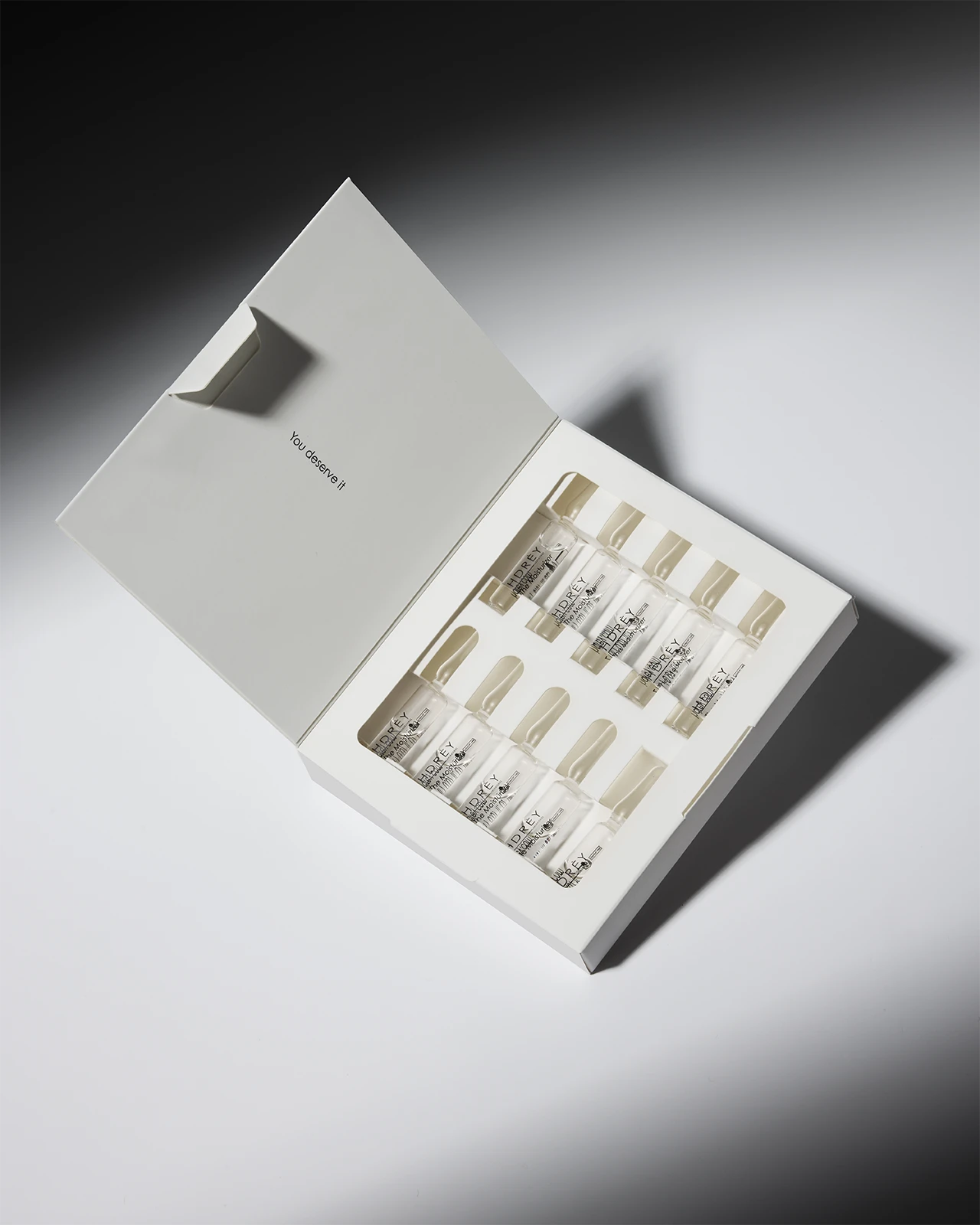 Ampułki nawilżające i regenerujące z kwasem hialuronowym i beta-glukanem 10x2ml